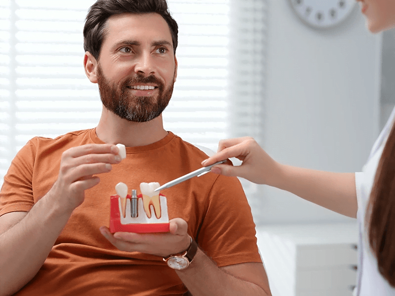 Tandkronen in Turkije: 9 betrouwbare tips vóór uw transformatie Dental Crowns Turkey – patient results at Vivid Clinic Istanbul