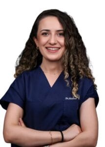 "Dt. Kübra Akyıldız - Aesthetic Dentist at Vivid Clinic specializing in teeth whitening, porcelain laminates, zirconium coatings, and smile design